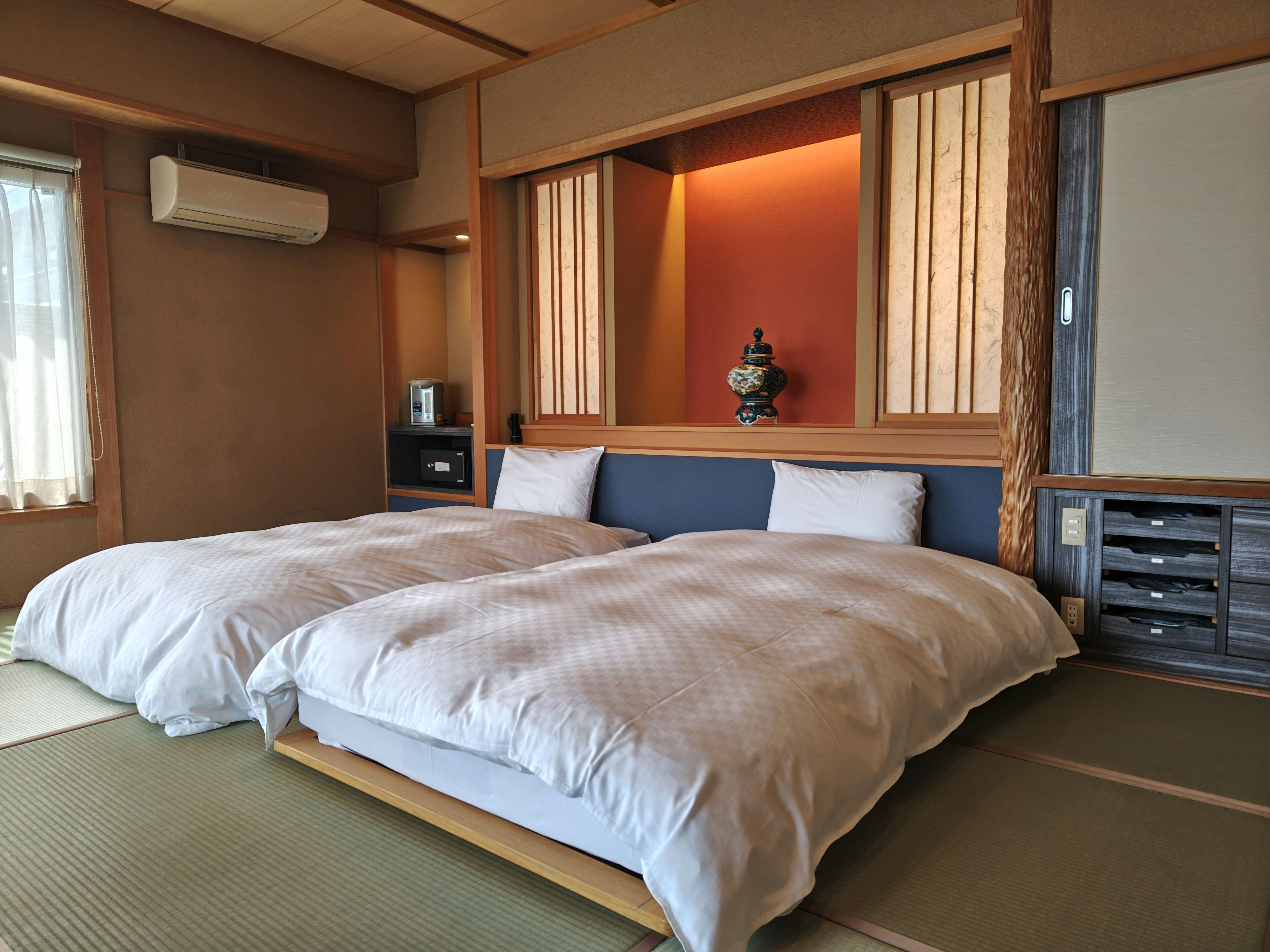 Evening Lake Shore Suitenkaku