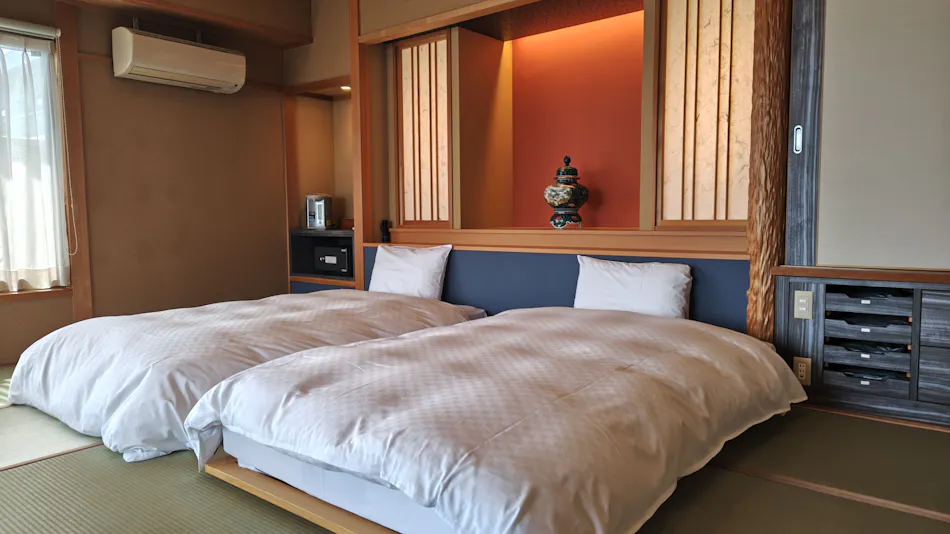 Evening Lake Shore Suitenkaku