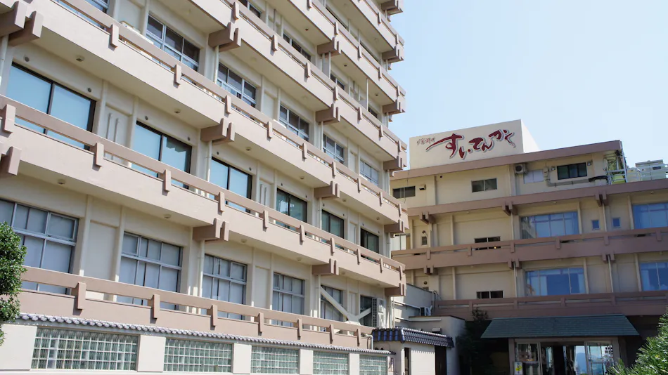 Evening Lake Shore Suitenkaku