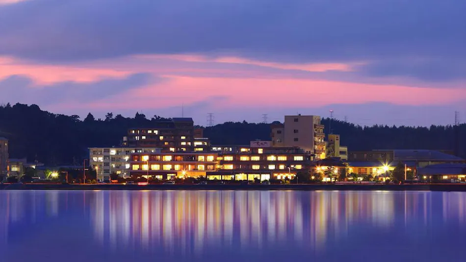 Evening Lake Shore Suitenkaku