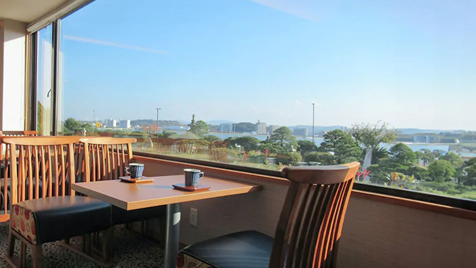 Evening Lake Shore Suitenkaku