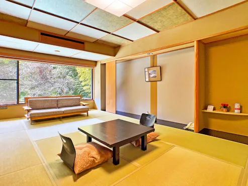 ห้องพักมุมสไตล์ญี่ปุ่น 14 เสื่อทาทามิ