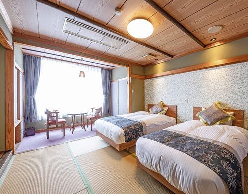 和室にベッドが2台入ります。