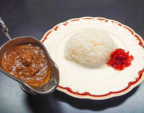 「あがの姫牛」使用　特製カレー