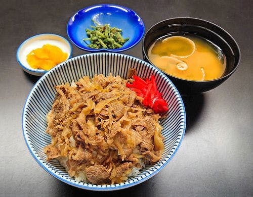 「あがの姫牛」使用　特製牛丼