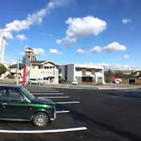 ที่จอดรถฟรีในพื้นที่เปิดโล่ง ไม่ต้องการการจอง♪