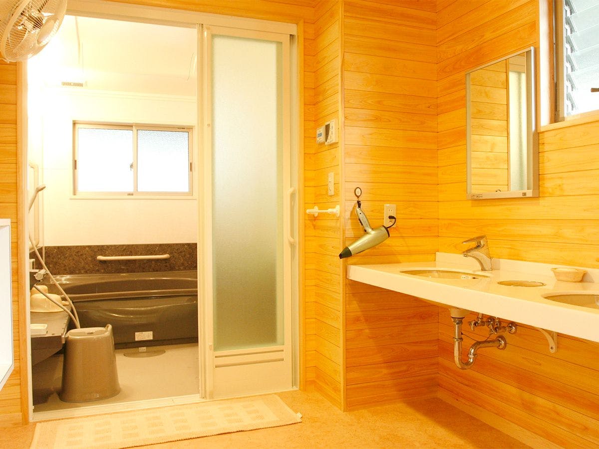 【Bilik mandi dan bilik persalinan bersama】