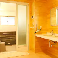 【Bilik mandi dan bilik persalinan bersama】