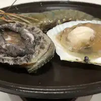 หอยเป๋าฮื้อ หอยเชลล์ กุ้งย่างบนแผ่นทองแดง