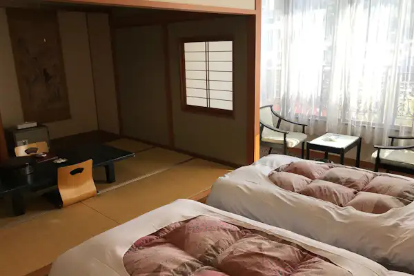 Bilik gaya Jepun dan Barat