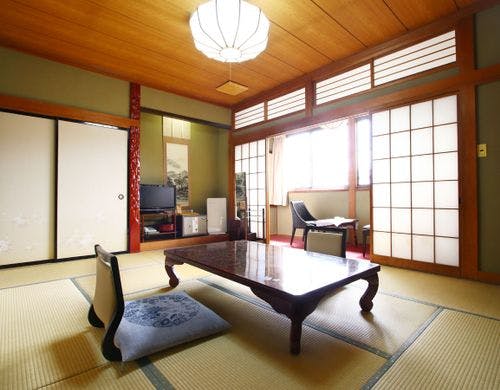 百合【10畳和室トイレなし】