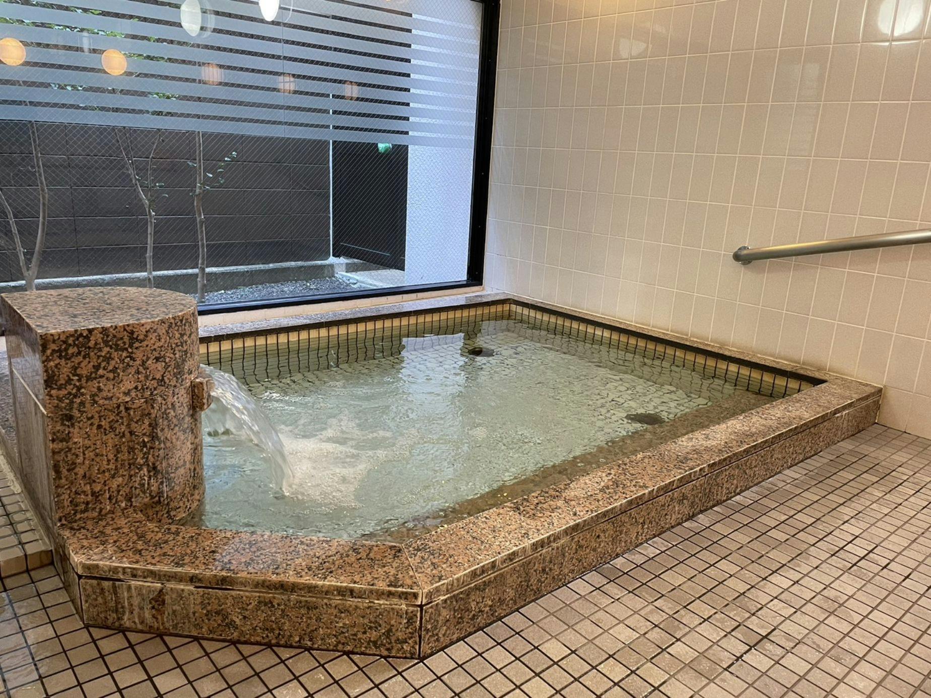 ห้องอาบน้ำสาธารณะสำหรับผู้หญิง ชั้น 1F