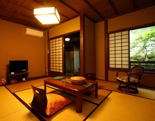 ＜源泉かけ流し＞内湯付和室 7畳 あざみ