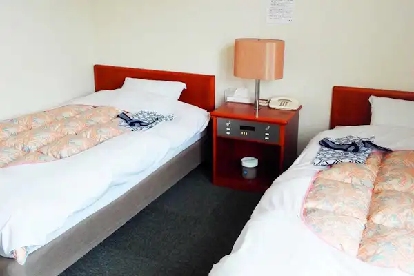 Bilik kembar (contoh)