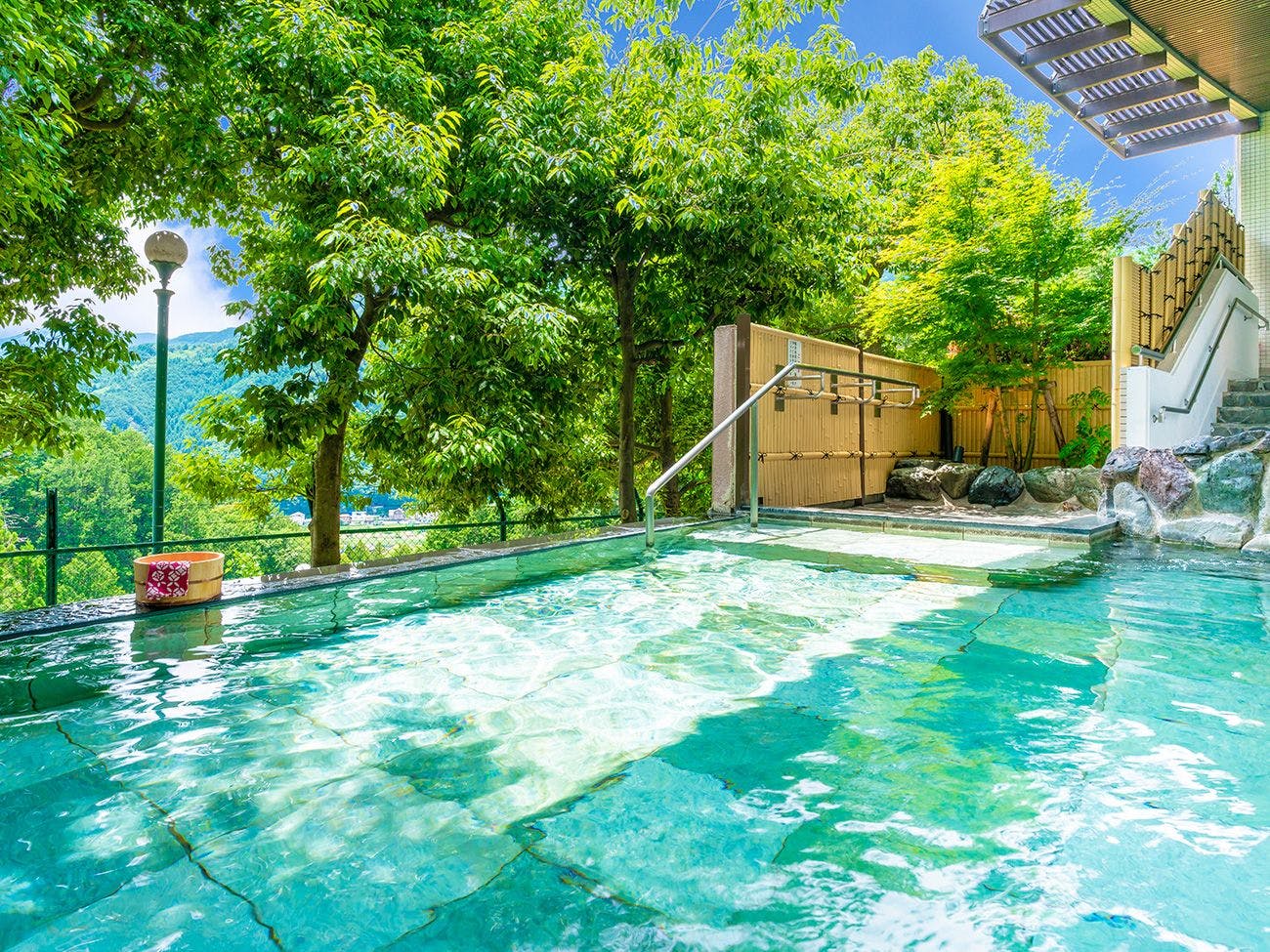 บ่อน้ำร้อนกลางแจ้ง/ผู้หญิง