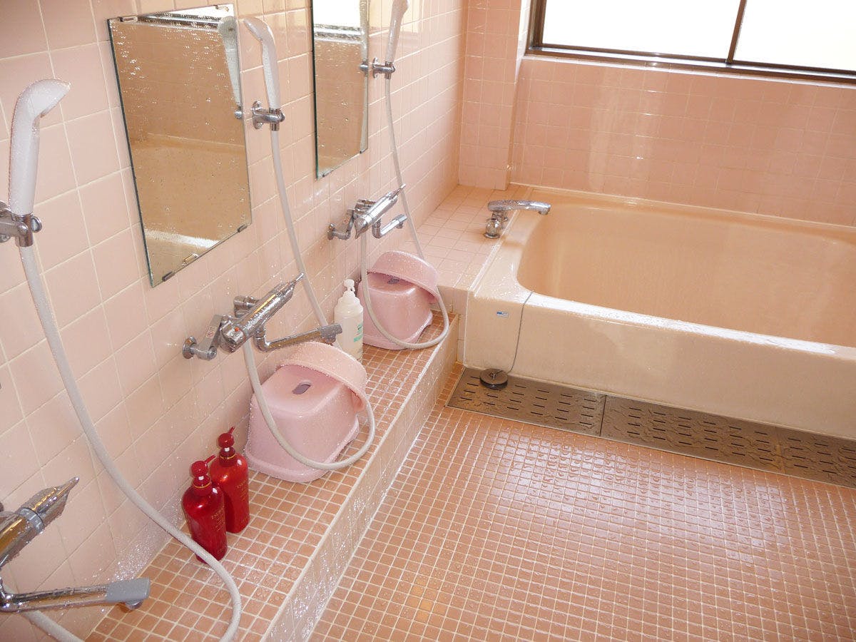 (Kamar mandi wanita)