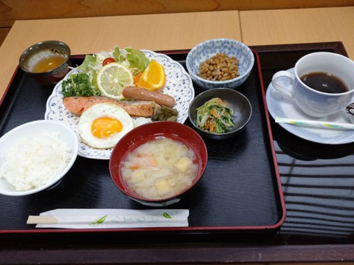 Makanan akan disiapkan di 'Nanaka' yang bersebelahan.