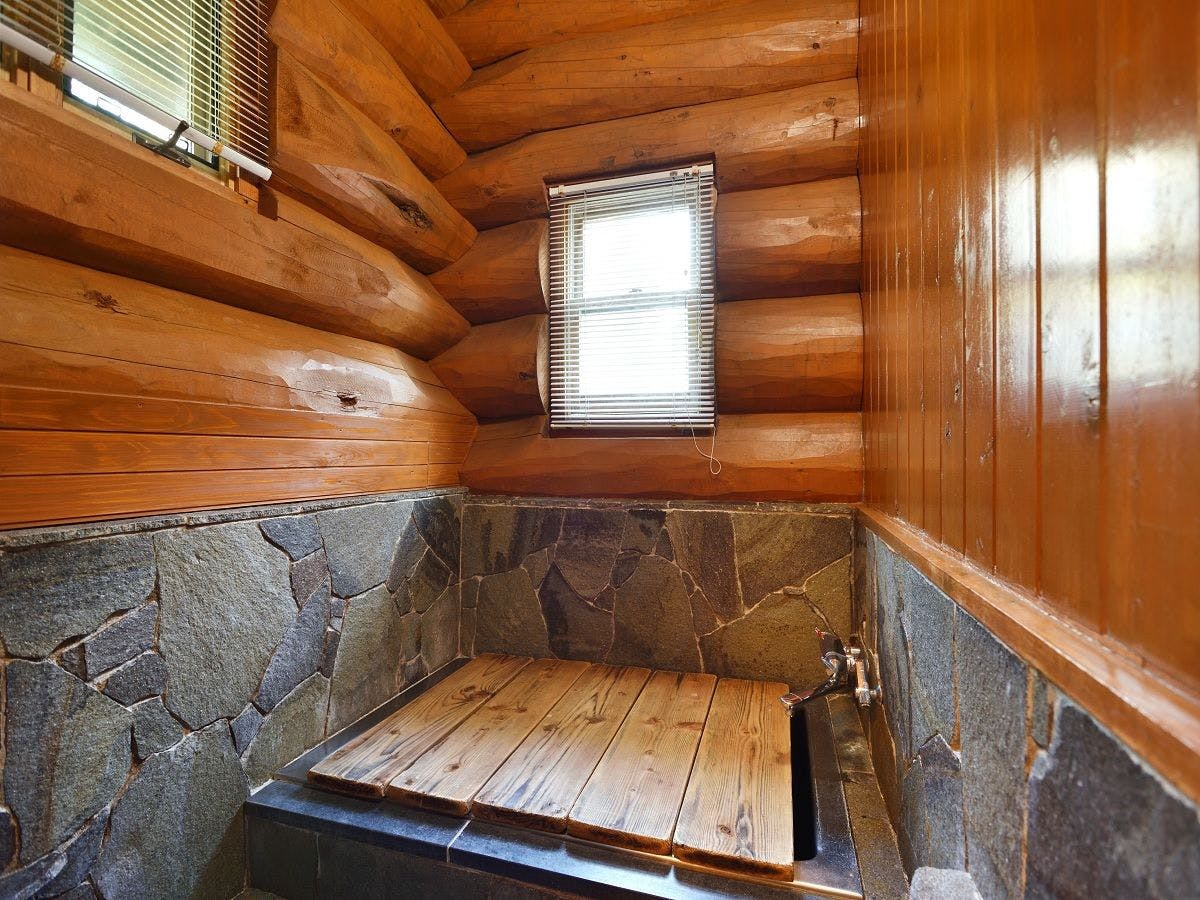 여러 명이 동시에 이용 가능한 암반탕