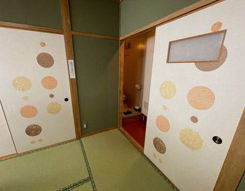 ＊和室6畳…レトロな柄の扉（一例）