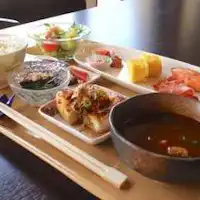 ชุดอาหารเช้าตั้งแต่ฤดูใบไม้ผลิถึงฤดูใบไม้ร่วง