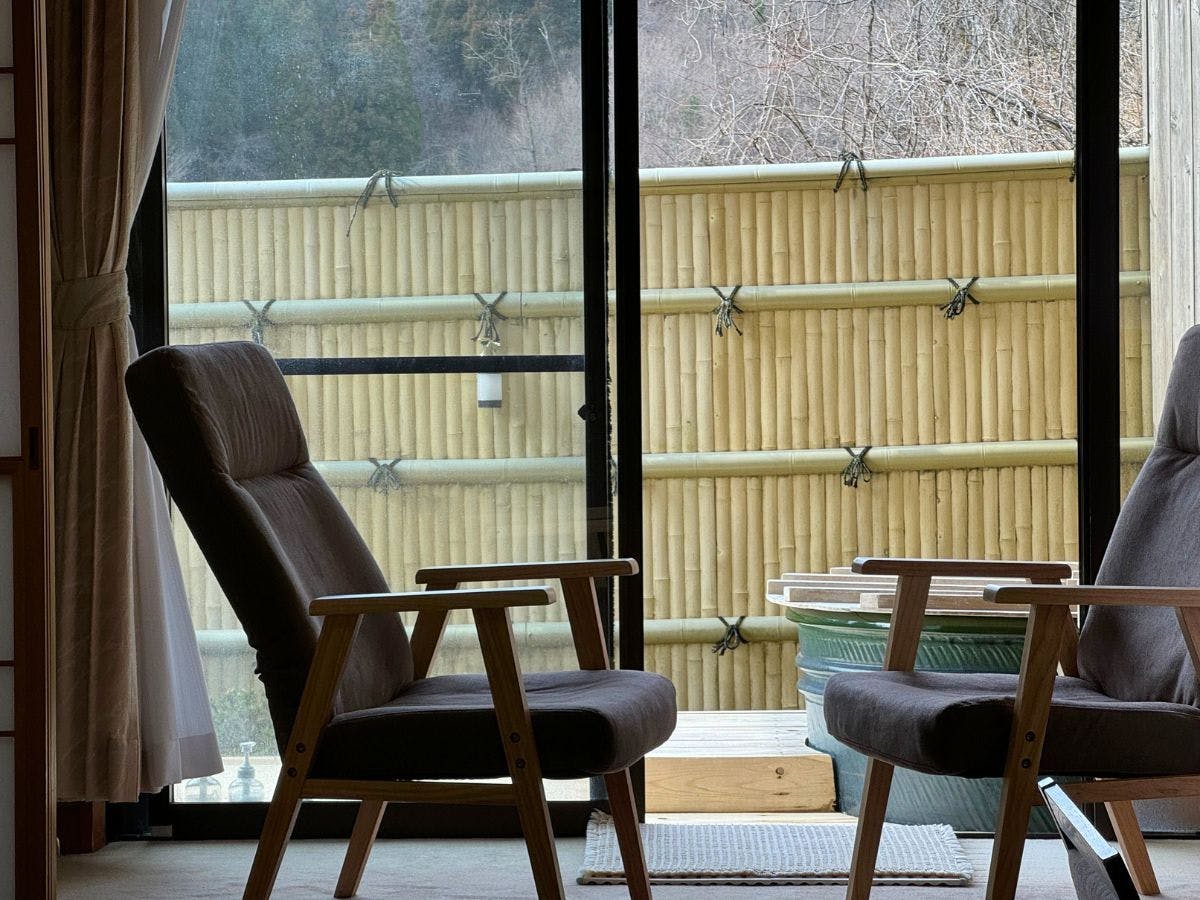 ห้องพักพร้อมอ่างอาบน้ำกลางแจ้งที่ให้ความรู้สึกโปร่งโล่ง