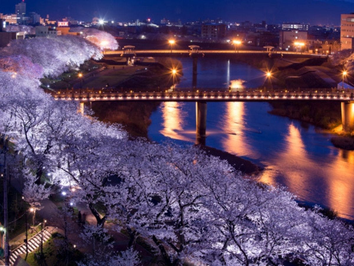 มีการจัดงานประดับไฟ!