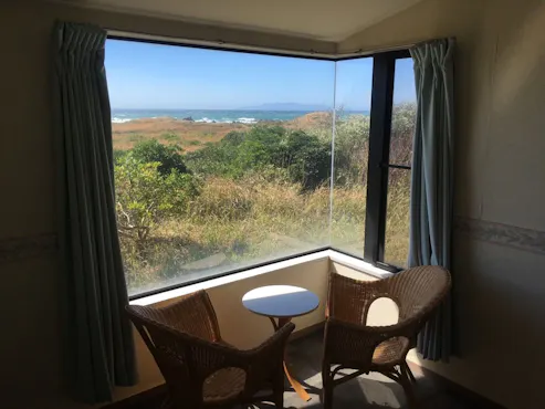 วิวทิวทัศน์คือสีเขียวของธรรมชาติ ทะเลสีฟ้า และท้องฟ้า!