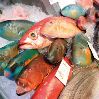 ซื้ออาหารที่ตลาด (เดิน 3 นาที)