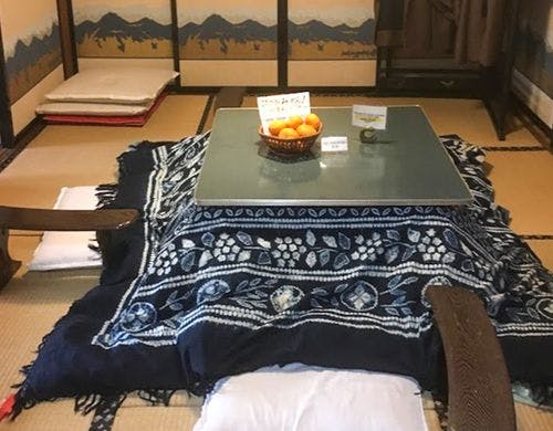 ・冬はこたつに入りゆっくりお寛ぎください