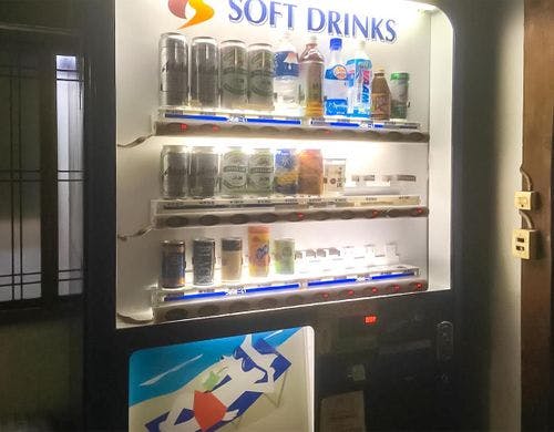・自販機（ソフトドリンク、アルコール類）