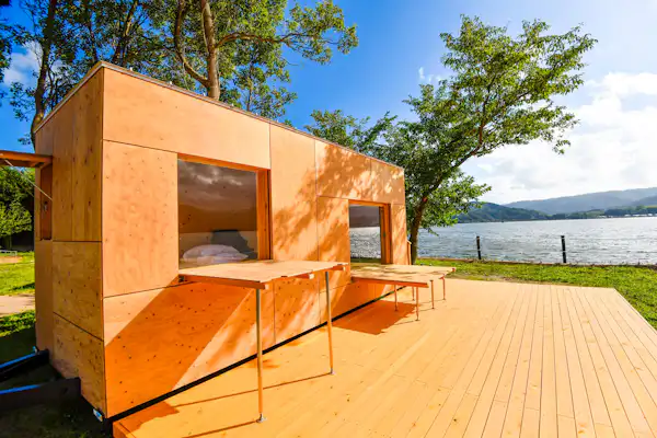 ระเบียงดาดฟ้ากว้างขวาง