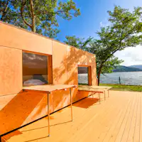 ระเบียงดาดฟ้ากว้างขวาง