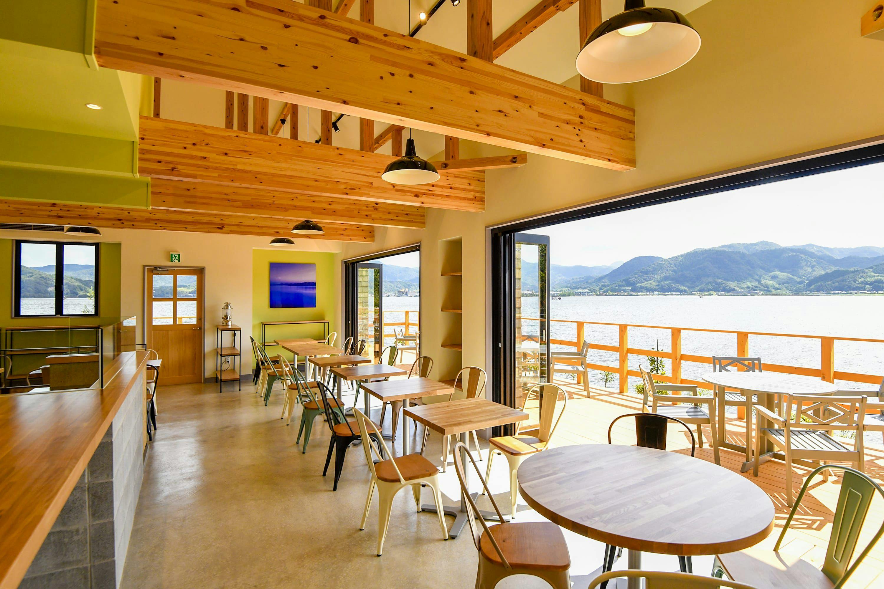 CAFE ทะเลสาบในพื้นที่