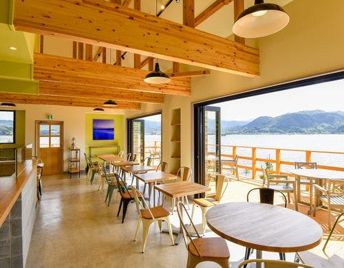 敷地内にある湖屋CAFE