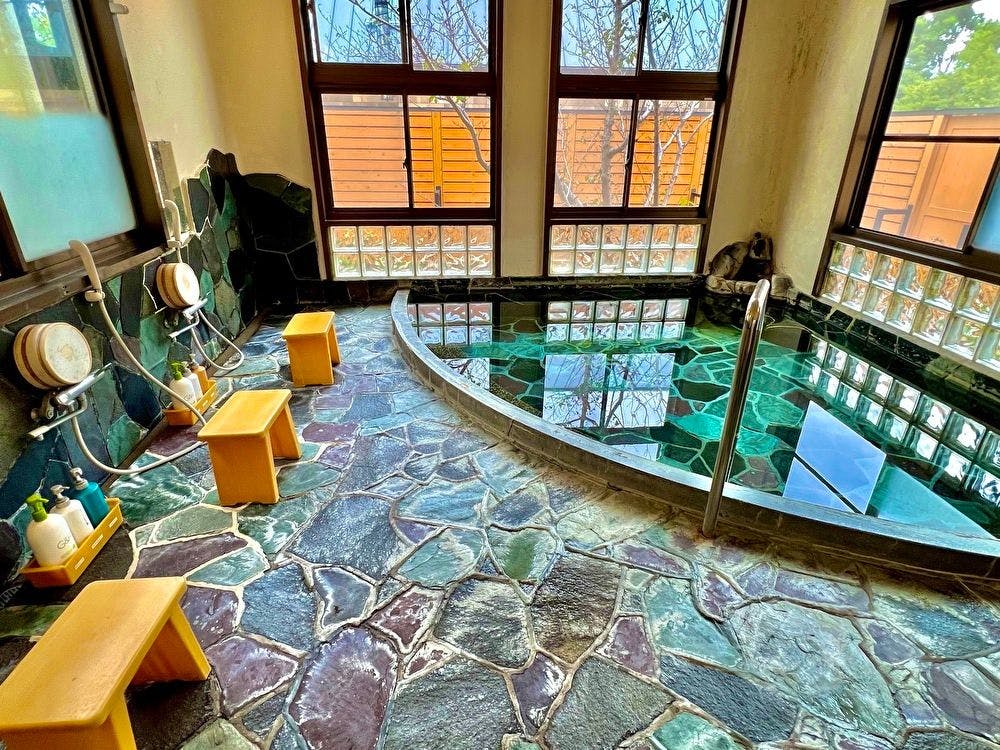 ห้องอาบน้ำสาธารณะหินเทปเป