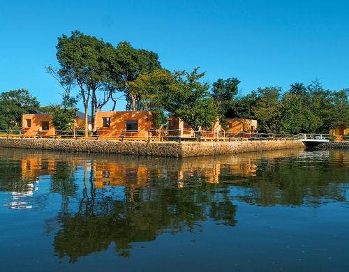 湖屋ガーデンを東郷湖より