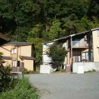 ลักษณะภายนอกของกระท่อมประเภท B และประเภท E, F