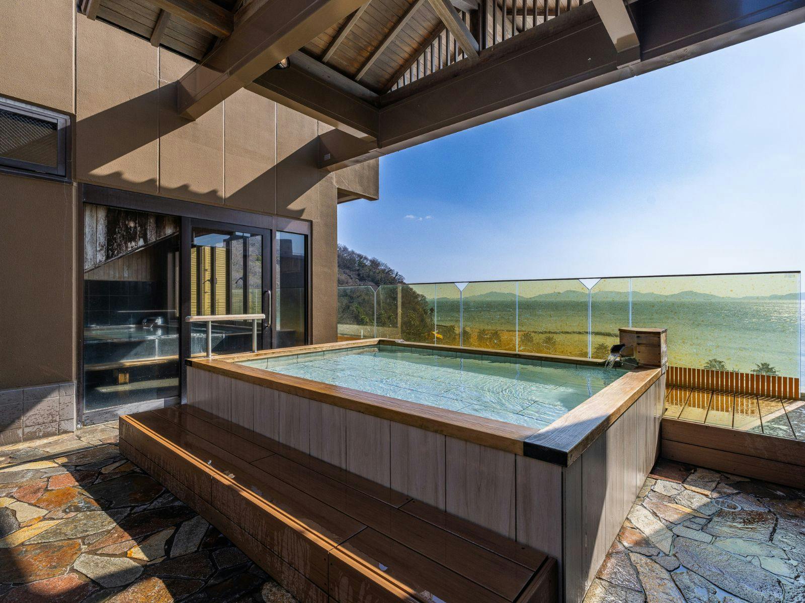 อ่างอาบน้ำชมวิว ทะเลโคโค﻿