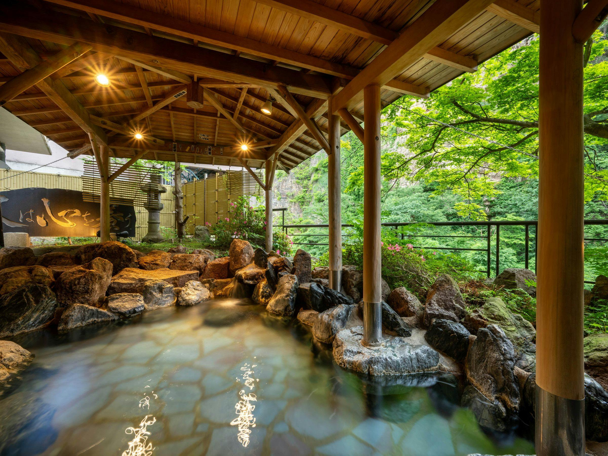 【노천탕・카모시카노유】