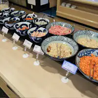 มุมบุฟเฟ่ต์อาหารเช้าข้าวหน้าทะเล