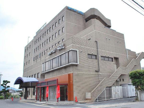 Riverside Hotel