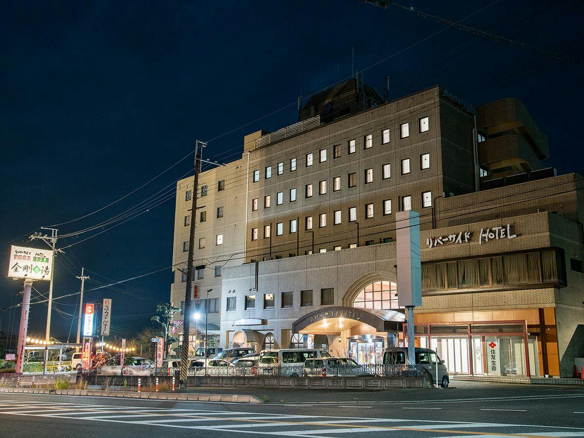 Riverside Hotel