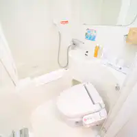 모든 객실에 유닛 욕실 완비.