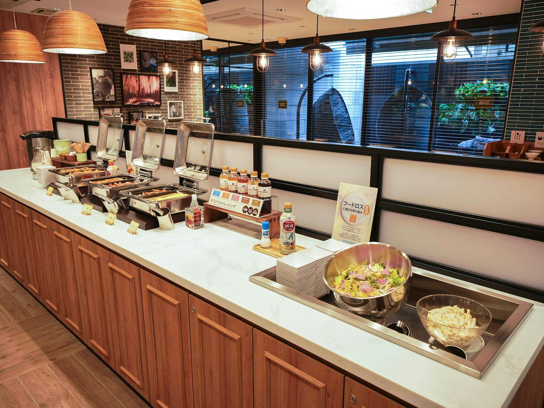 무제한 리필 가능한 뷔페 형식입니다.