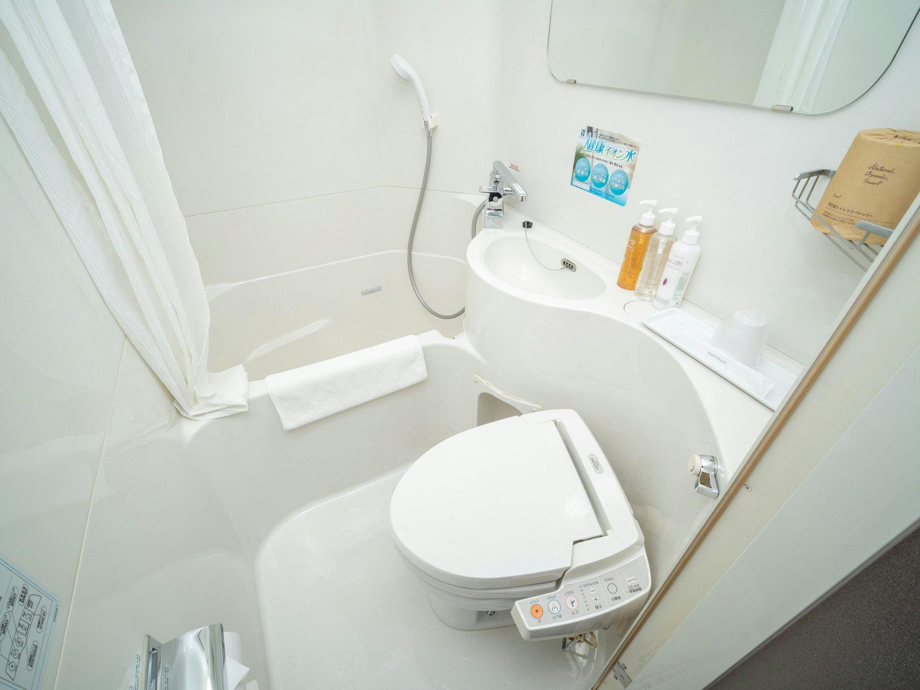 모든 객실에 유닛 욕실 완비.