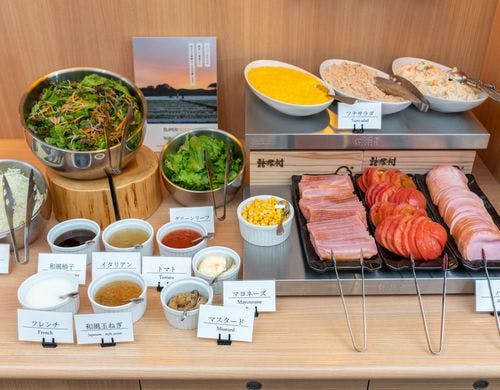 朝からサラダもしっかり取れます