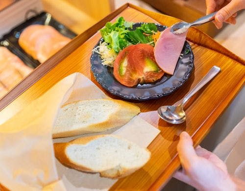 コンチネンタル朝食をご賞味ください