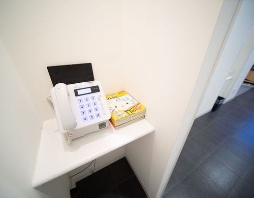 館内に公衆電話もございます