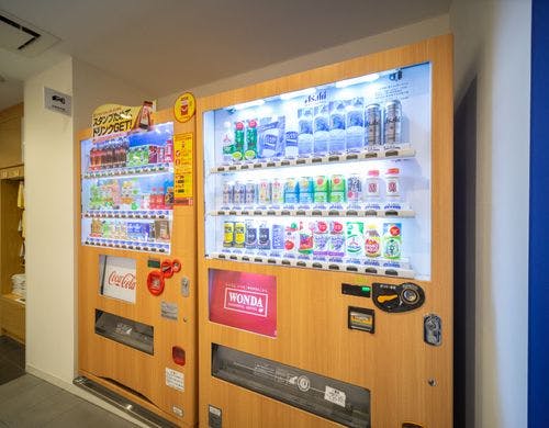 アルコールもジュースも館内販売しています