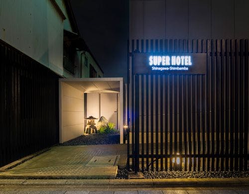 エントランスはこちらです